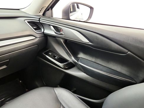 Used 2023 MAZDA CX-9 Touring Plus AWD/4WD image 24