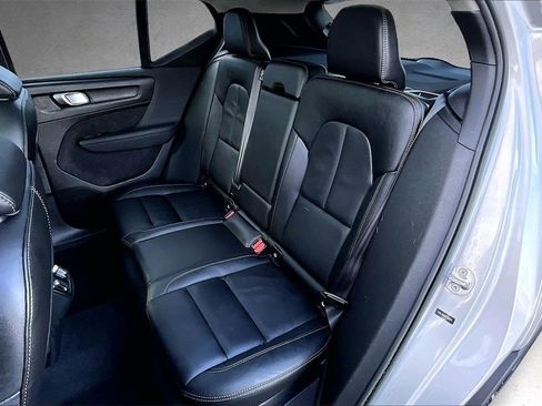 Certified 2023 Volvo XC40 B5 Ultimate w/ Protection Package Premier image 22