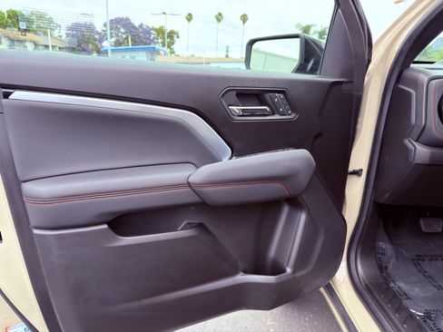 Used 2023 Chevrolet Colorado Z71 w/ Z71 Convenience Package 2 AWD/4WD image 23