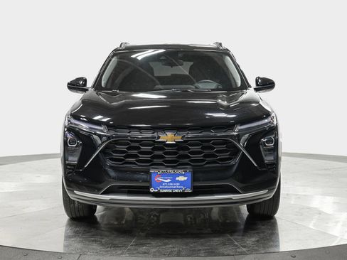 Used 2024 Chevrolet Trax LT w/ Sunroof Package FWD image 10