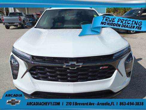 Certified 2024 Chevrolet Trax RS w/ Sunroof Package FWD image 9