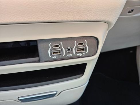 Used 2024 Chrysler Pacifica Touring-L FWD image 32