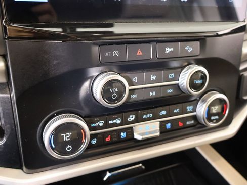 Used 2024 Ford Expedition Max XLT image 7