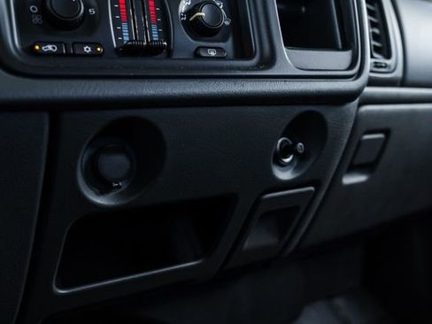 Used 2004 Chevrolet Avalanche 2WD image 63