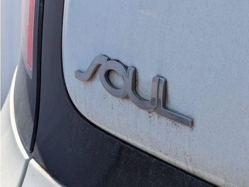 Used 2018 Kia Soul FWD image 37