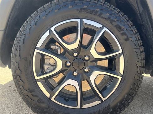 Used 2024 Jeep Compass Trailhawk image 9