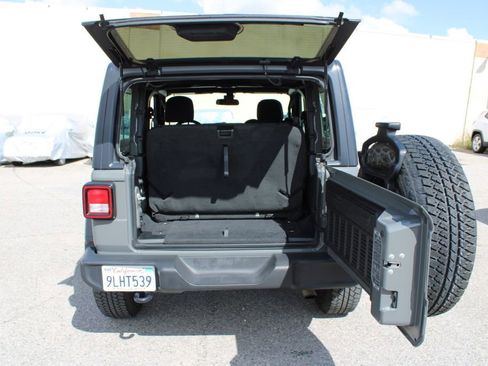 Used 2020 Jeep Wrangler Sport AWD/4WD image 11