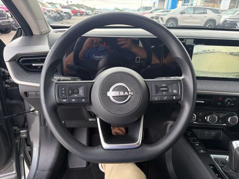 Used 2025 Nissan Kicks SV FWD image 16