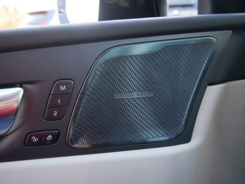 Used 2023 Volvo XC60 B5 Ultimate image 13