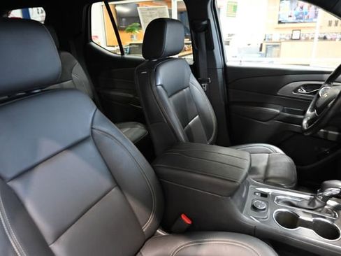 Used 2023 Chevrolet Traverse LT w/ LT Premium Package image 10