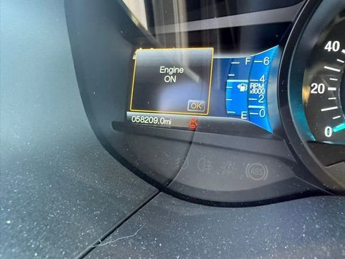 Used 2018 Ford Edge Titanium w/ Technology Package image 16