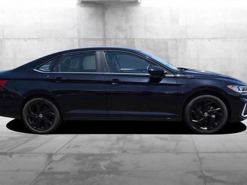 Certified 2025 Volkswagen Jetta SE w/ Black Wheel Package FWD image 5