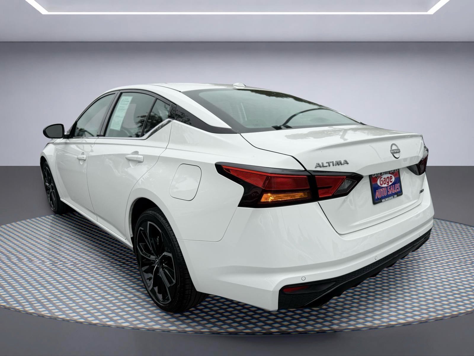 Used 2025 Nissan Altima 2.5 SR AWD/4WD image 4
