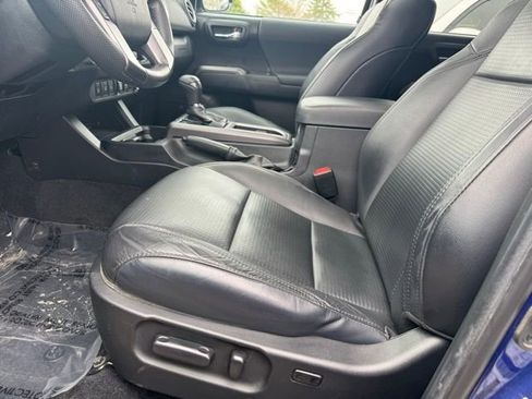 Used 2022 Toyota Tacoma TRD Off-Road w/ TRD Premium Off Road Package image 7