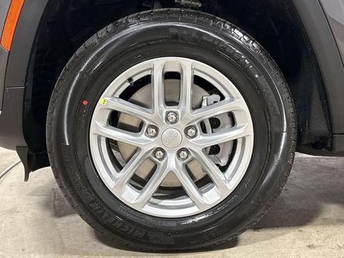 New 2026 Jeep Grand Cherokee L Laredo AWD/4WD image 28