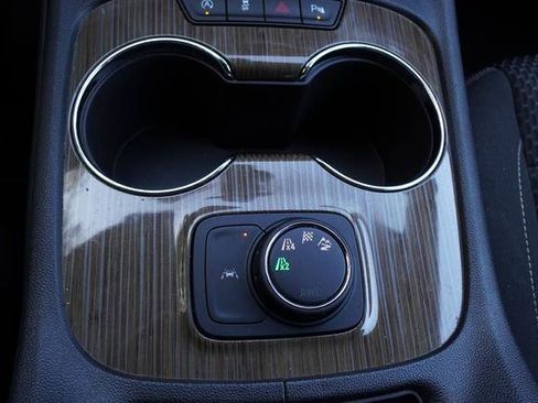Used 2023 GMC Acadia SLE image 25