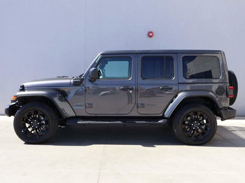 Used 2025 Jeep Wrangler Unlimited Sahara AWD/4WD image 2