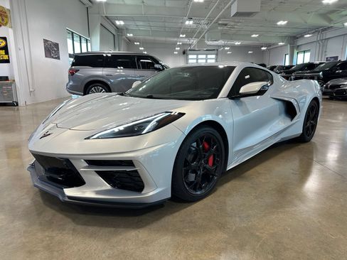Used 2021 Chevrolet Corvette Stingray Preferred Cpe w/ Z51 Performance Package RWD image 3
