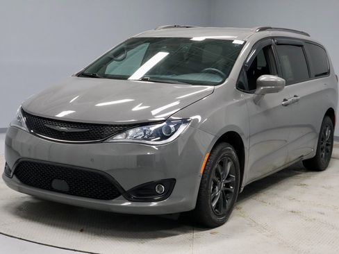 Used 2020 Chrysler Pacifica Touring-L w/ Advanced Safetytec Group image 7