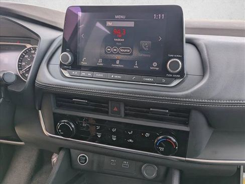 Used 2023 Nissan Rogue S image 12