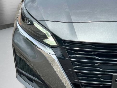 Used 2025 Nissan Altima 2.5 SV FWD image 5