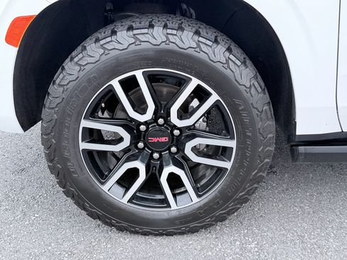 Used 2023 GMC Yukon AT4 w/ AT4 Premium Plus Package AWD/4WD image 40