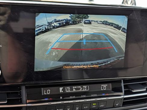 Used 2025 Toyota Sienna XLE w/ XLE Plus Package FWD image 18