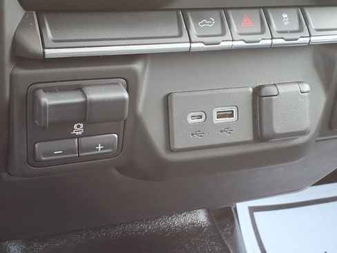 Used 2022 GMC Sierra 3500 Pro w/ Convenience Package image 22