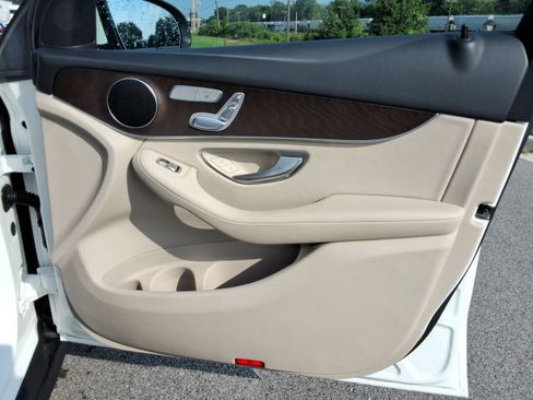 Used 2019 Mercedes-Benz GLC 300 4MATIC image 26