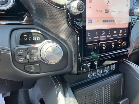 Used 2025 RAM 1500 Limited AWD/4WD image 27