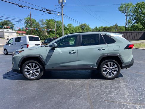 Used 2020 Toyota RAV4 XLE Premium AWD/4WD image 4