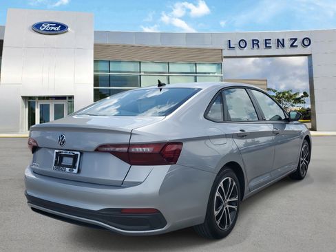 Used 2024 Volkswagen Jetta Sport image 5