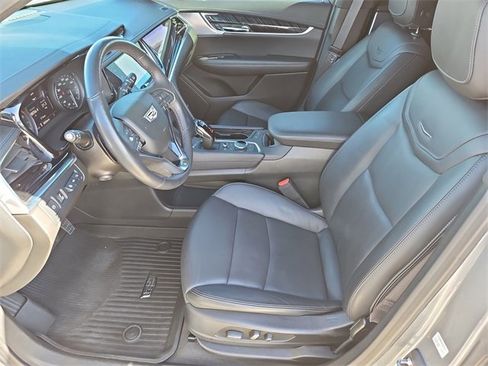 Used 2023 Cadillac XT6 Premium Luxury w/ Technology Package image 16