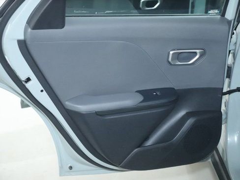 Used 2025 Kia K4 LXS image 13