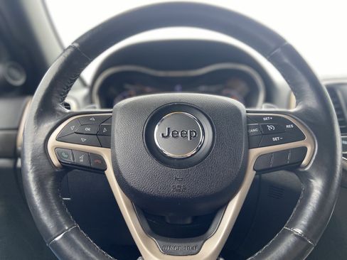 Used 2016 Jeep Grand Cherokee Laredo image 27