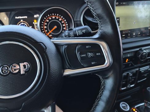 Used 2019 Jeep Wrangler Unlimited Sahara w/ Uconnect 4C Nav & Sound Group AWD/4WD image 19