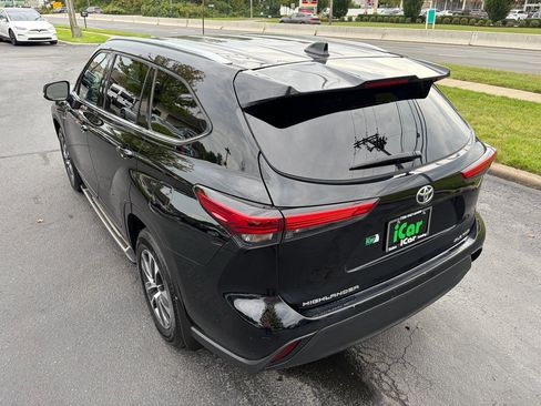 Used 2021 Toyota Highlander XLE image 10