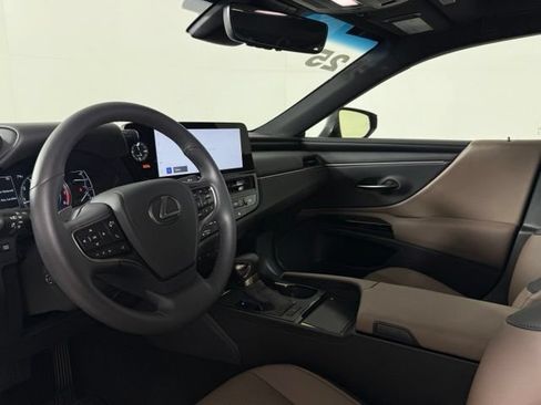 Used 2025 Lexus ES 350 w/ Premium Package FWD image 4