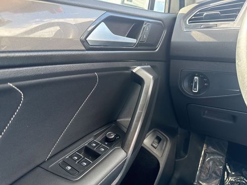 Used 2023 Volkswagen Tiguan SE FWD image 16