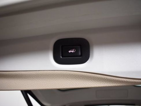 Used 2017 Nissan Rogue SV w/ SV Premium Package FWD image 31