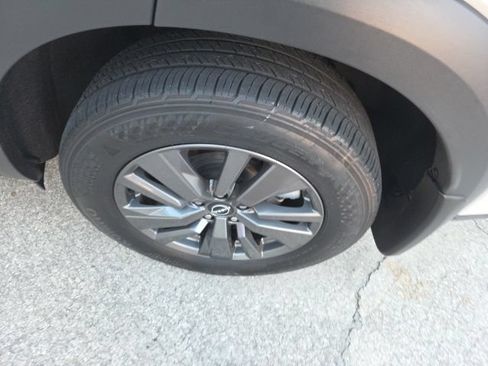 Used 2024 Nissan Pathfinder SV FWD image 17