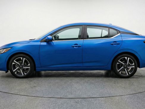 Used 2025 Nissan Sentra SV FWD image 5