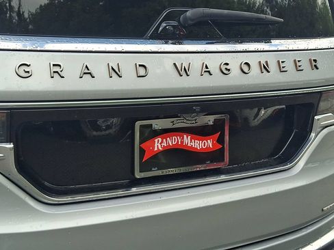 Used 2024 Jeep Grand Wagoneer L Series III AWD/4WD image 30