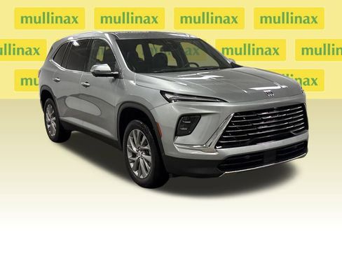 Used 2025 Buick Enclave Preferred image 2