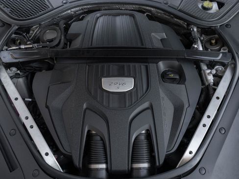 Used 2018 Porsche Panamera 4S image 43