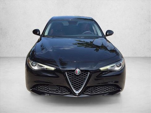 Used 2019 Alfa Romeo Giulia RWD image 2