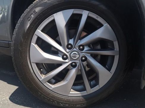 Used 2016 Nissan Rogue SL w/ SL Premium Package AWD/4WD image 2