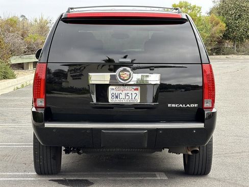 Used 2014 Cadillac Escalade Luxury RWD image 5