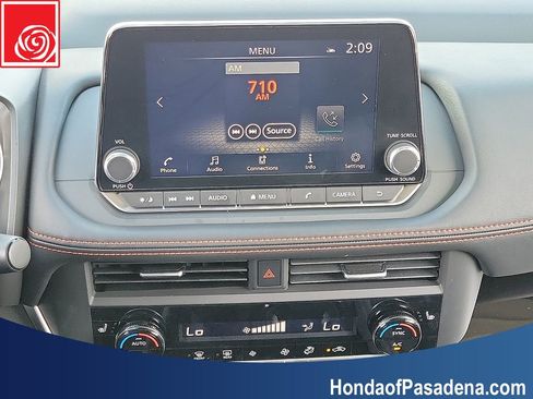 Used 2025 Nissan Rogue SV image 15