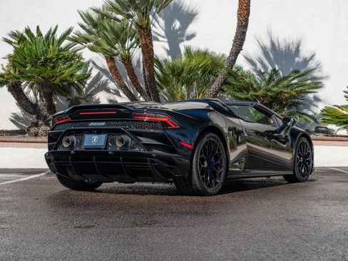 Used 2024 Lamborghini Huracan EVO image 3